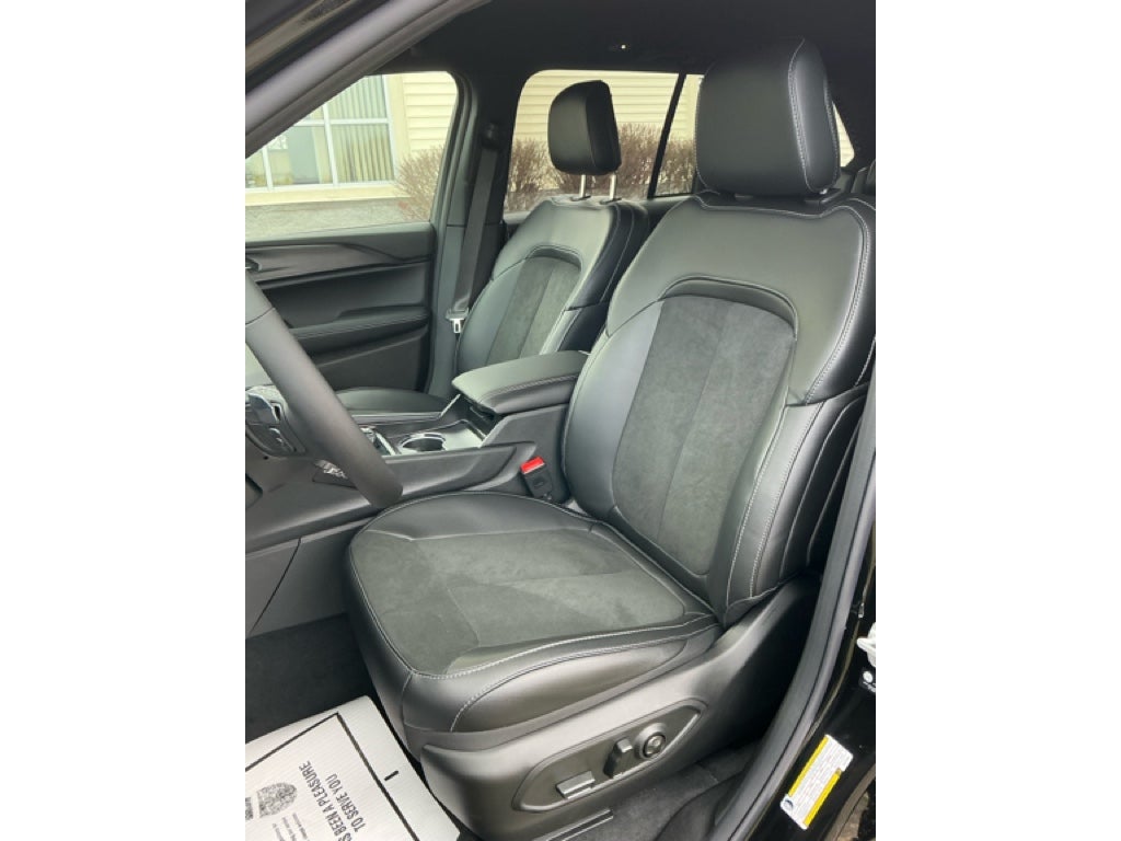 2025 Jeep Grand Cherokee GRAND CHEROKEE ALTITUDE 4X4