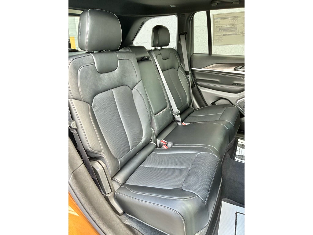 2027 Jeep Grand Cherokee Limited Reserve