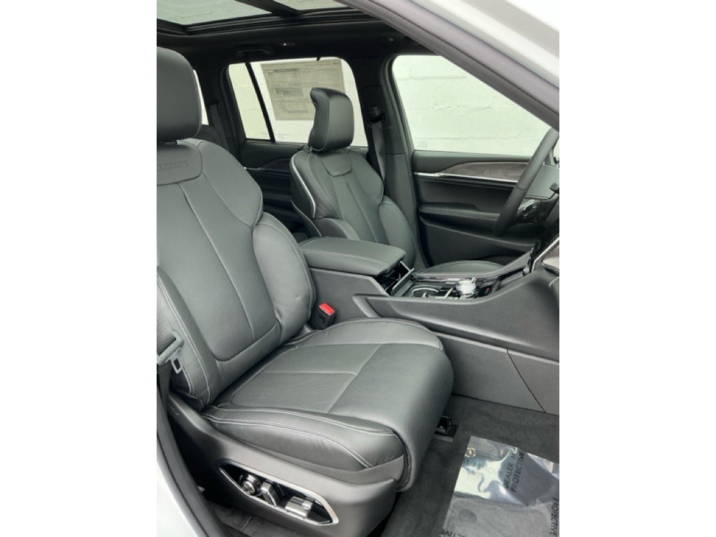 2025 Jeep Grand Cherokee GRAND CHEROKEE OVERLAND 4X4