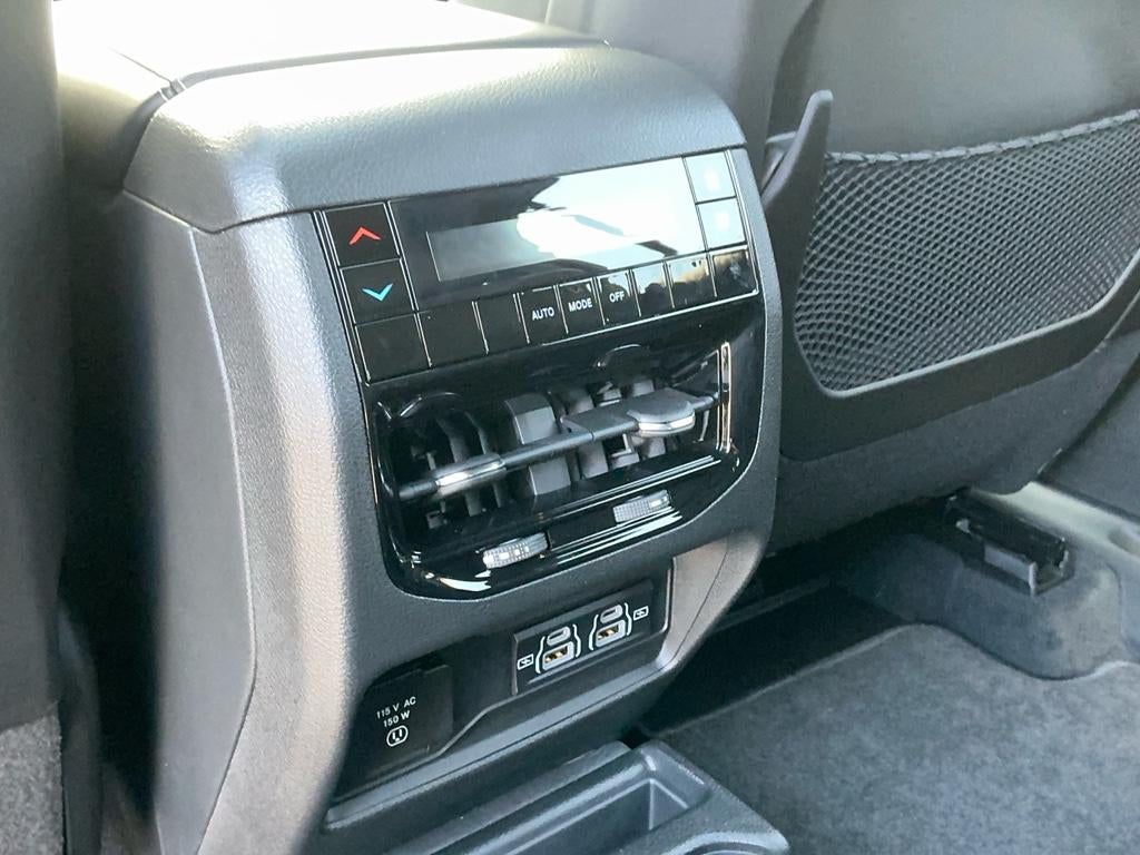 2025 Jeep Grand Cherokee GRAND CHEROKEE L LAREDO X 4X4