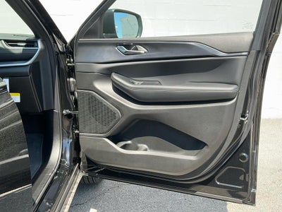 2025 Jeep Grand Cherokee GRAND CHEROKEE L LAREDO X 4X4