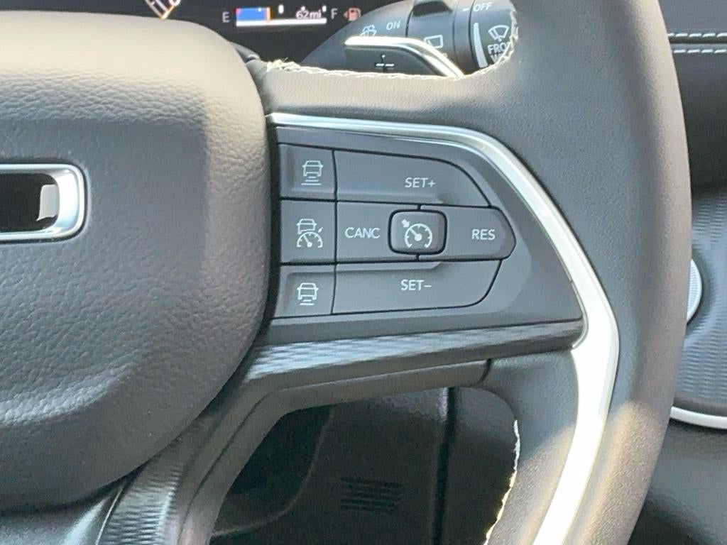 2025 Jeep Grand Cherokee GRAND CHEROKEE L LAREDO X 4X4