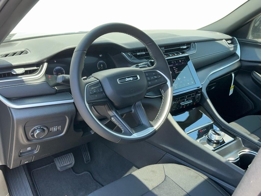 2025 Jeep Grand Cherokee GRAND CHEROKEE L LAREDO X 4X4