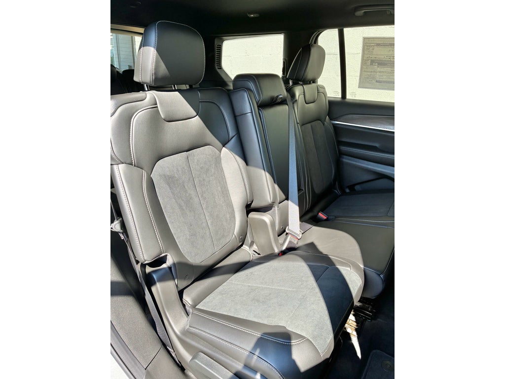2026 Jeep Grand Cherokee L LAREDO ALTITUDE 4X4