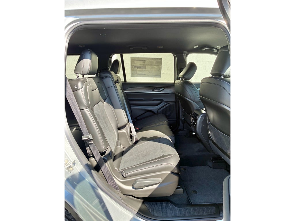 2026 Jeep Grand Cherokee L LAREDO ALTITUDE 4X4