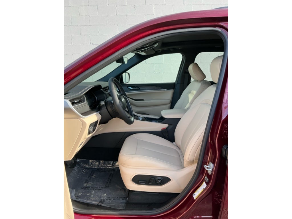 2025 Jeep Grand Cherokee GRAND CHEROKEE L LIMITED 4X4