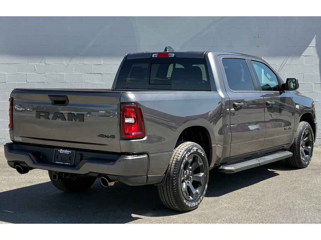 2026 RAM Ram 1500 EXPRESS CREW CAB 4X4 5'7' BOX