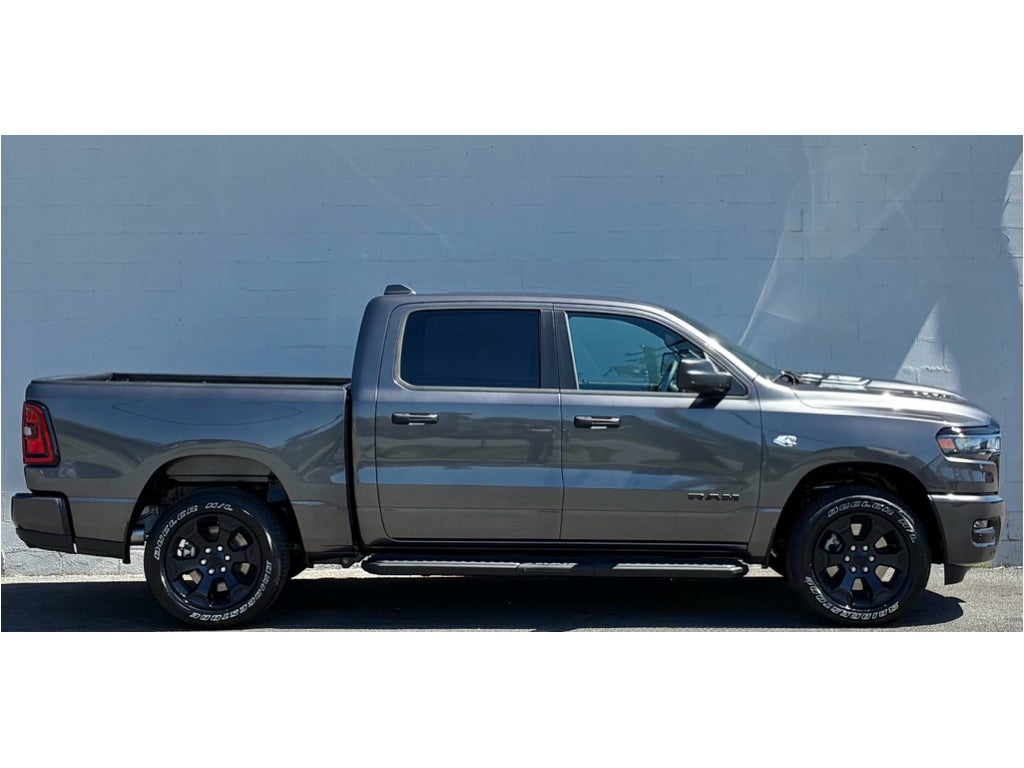 2026 RAM Ram 1500 EXPRESS CREW CAB 4X4 5'7' BOX