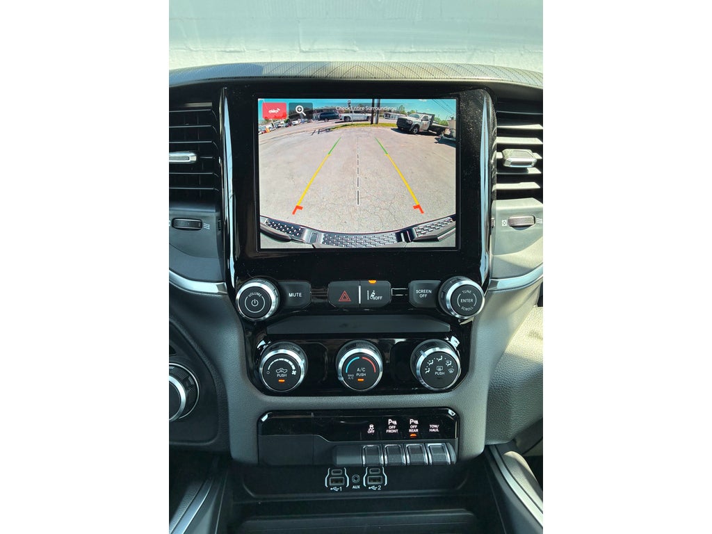 2026 RAM Ram 1500 EXPRESS CREW CAB 4X4 5'7' BOX
