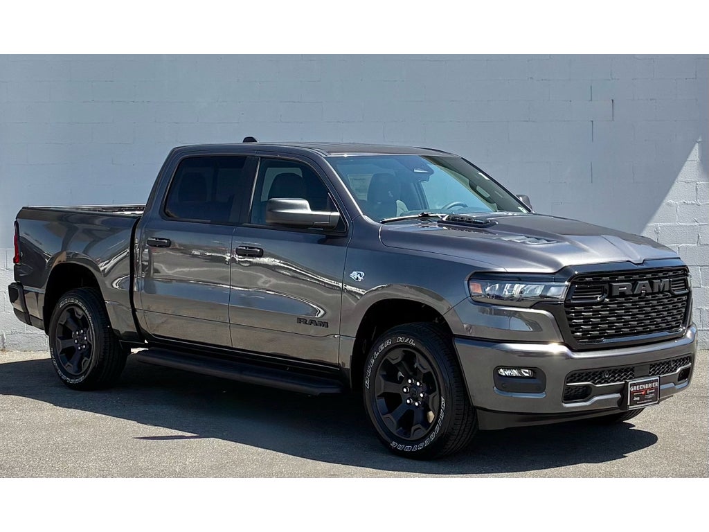 2026 RAM Ram 1500 EXPRESS CREW CAB 4X4 5'7' BOX