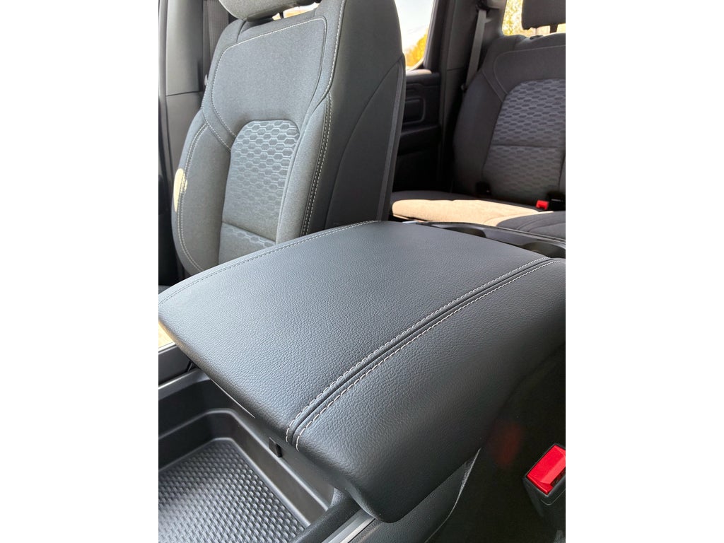 2026 RAM Ram 1500 EXPRESS CREW CAB 4X4 5'7' BOX