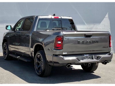 2026 RAM Ram 1500 EXPRESS CREW CAB 4X4 5'7' BOX