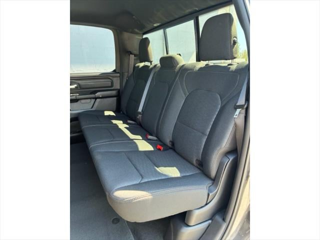 2026 RAM Ram 1500 EXPRESS CREW CAB 4X4 5'7' BOX