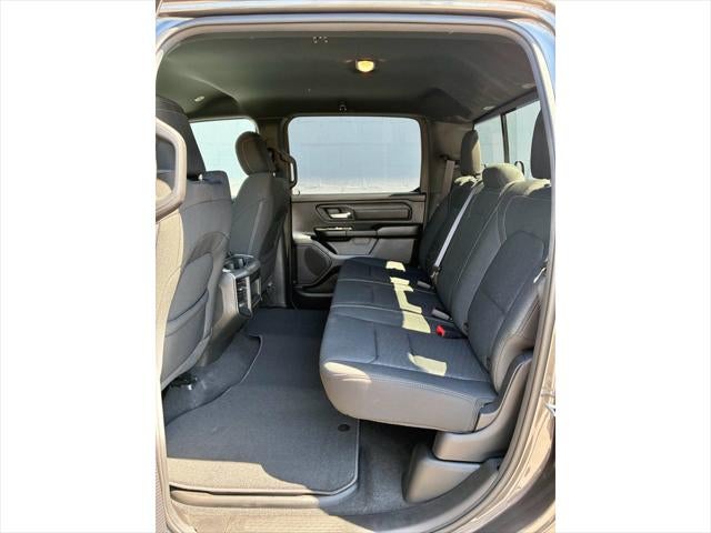 2026 RAM Ram 1500 EXPRESS CREW CAB 4X4 5'7' BOX