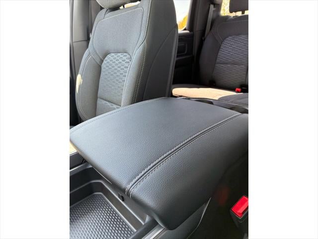 2026 RAM Ram 1500 EXPRESS CREW CAB 4X4 5'7' BOX