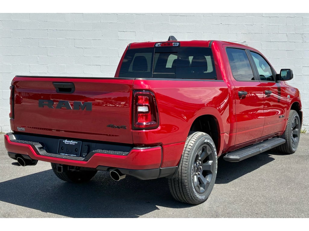 2026 RAM Ram 1500 EXPRESS CREW CAB 4X4 5'7' BOX
