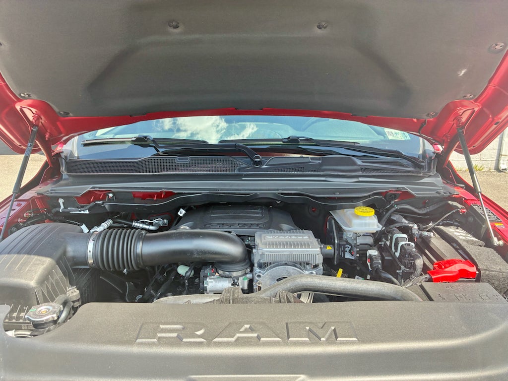 2026 RAM Ram 1500 EXPRESS CREW CAB 4X4 5'7' BOX