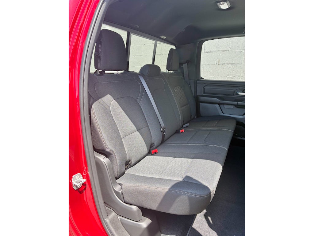 2026 RAM Ram 1500 EXPRESS CREW CAB 4X4 5'7' BOX