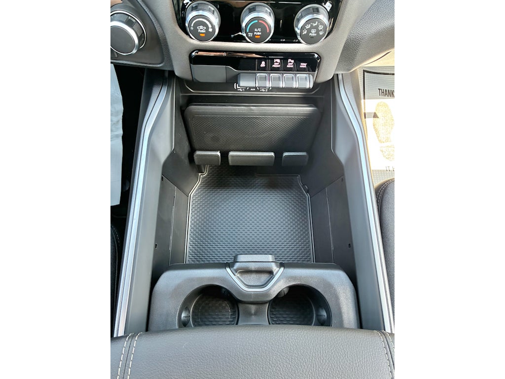 2026 RAM Ram 1500 EXPRESS CREW CAB 4X4 5'7' BOX