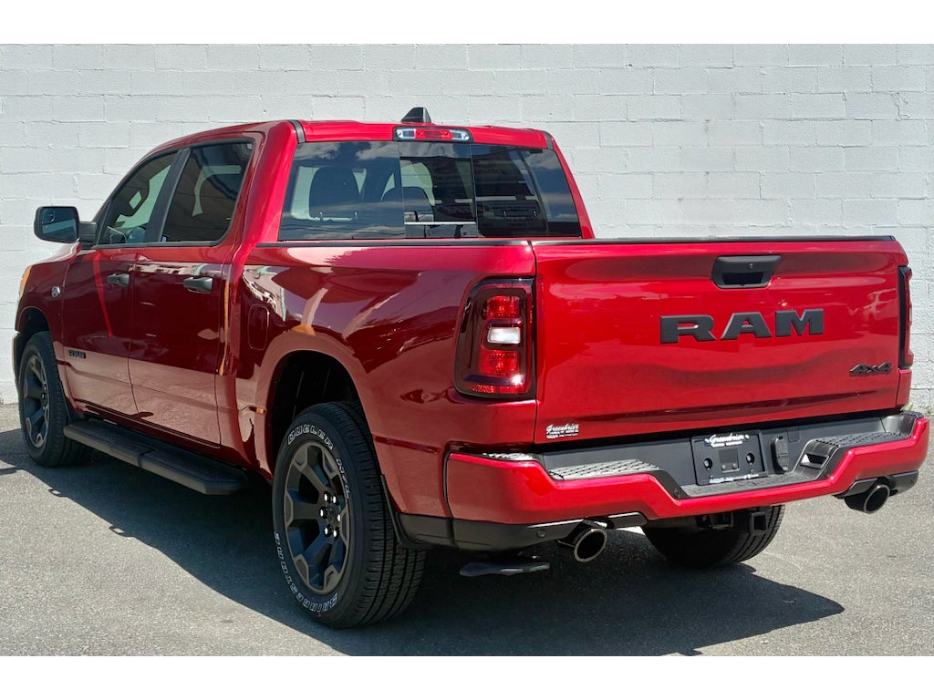 2026 RAM Ram 1500 EXPRESS CREW CAB 4X4 5'7' BOX