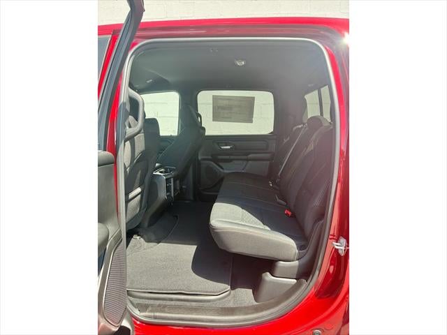 2026 RAM Ram 1500 EXPRESS CREW CAB 4X4 5'7' BOX