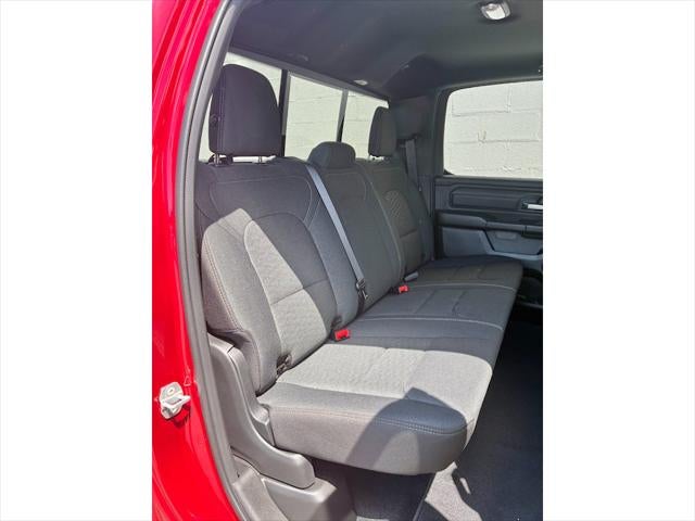 2026 RAM Ram 1500 EXPRESS CREW CAB 4X4 5'7' BOX