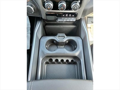 2026 RAM Ram 1500 EXPRESS CREW CAB 4X4 5'7' BOX
