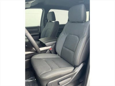 2026 RAM Ram 1500 EXPRESS CREW CAB 4X4 5'7' BOX