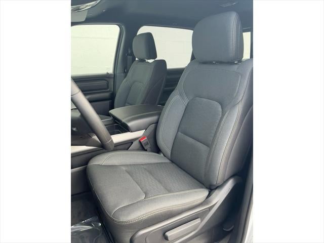 2026 RAM Ram 1500 EXPRESS CREW CAB 4X4 5'7' BOX