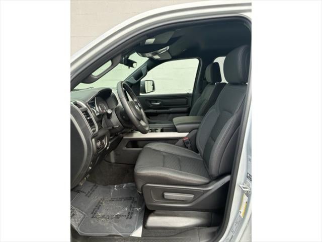2026 RAM Ram 1500 EXPRESS CREW CAB 4X4 5'7' BOX