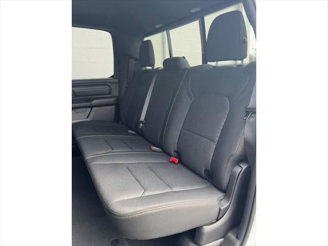 2026 RAM Ram 1500 EXPRESS CREW CAB 4X4 5'7' BOX