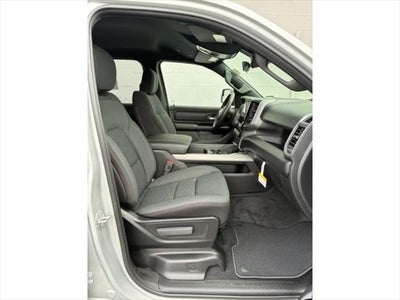 2026 RAM Ram 1500 EXPRESS CREW CAB 4X4 5'7' BOX