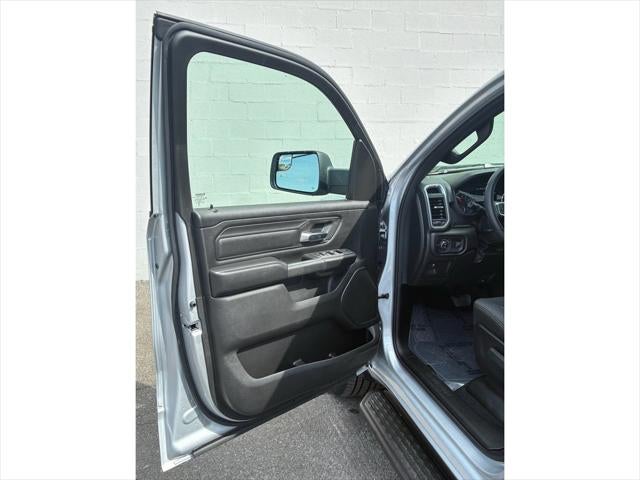 2026 RAM Ram 1500 EXPRESS CREW CAB 4X4 5'7' BOX