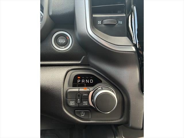 2026 RAM Ram 1500 EXPRESS CREW CAB 4X4 5'7' BOX