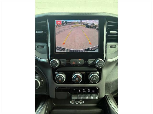 2026 RAM Ram 1500 EXPRESS CREW CAB 4X4 5'7' BOX
