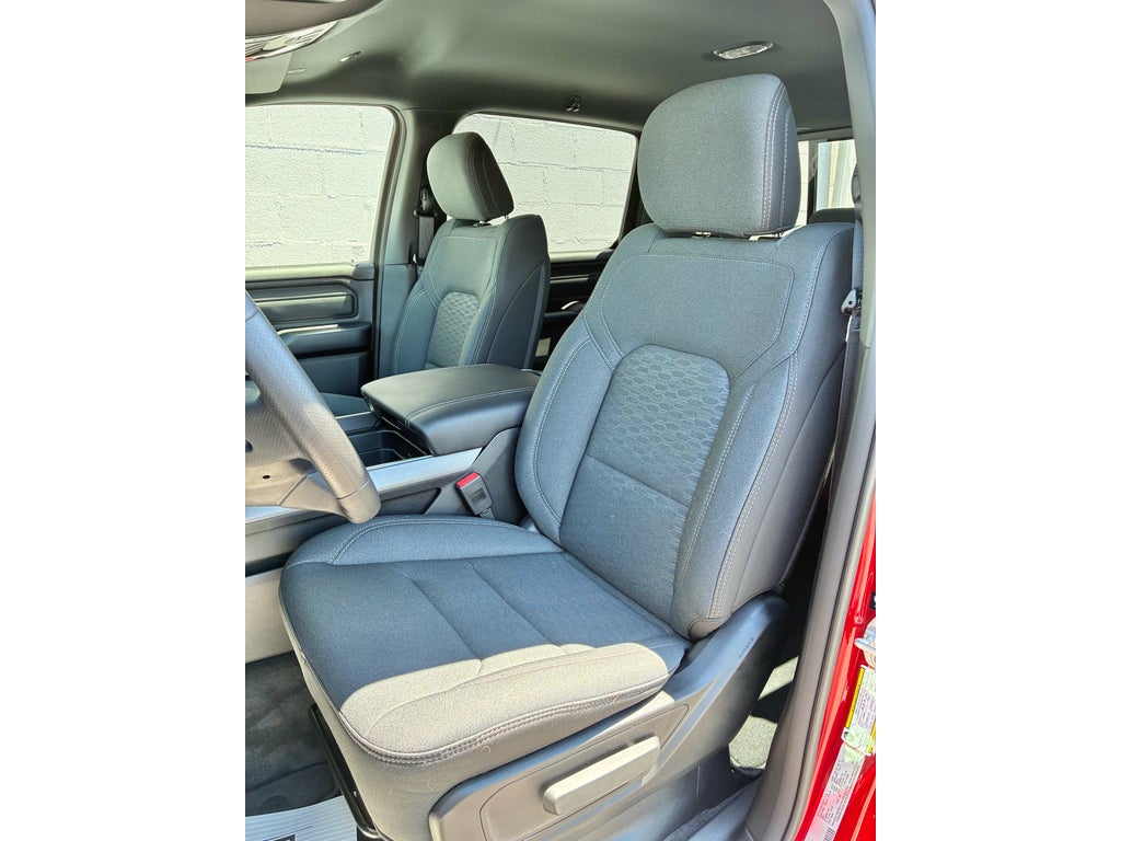 2026 RAM Ram 1500 EXPRESS CREW CAB 4X4 5'7' BOX