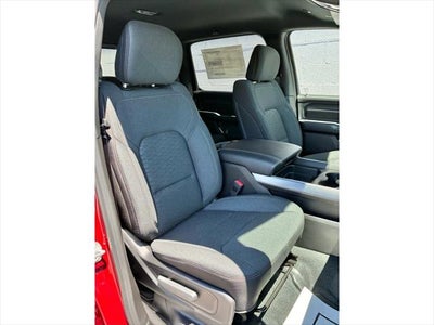 2026 RAM Ram 1500 EXPRESS CREW CAB 4X4 5'7' BOX