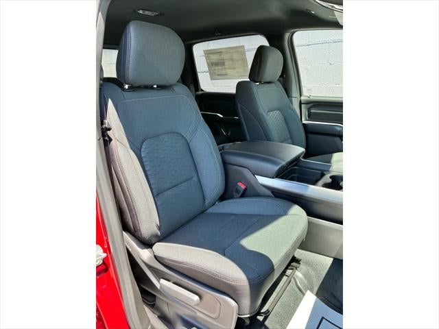 2026 RAM Ram 1500 EXPRESS CREW CAB 4X4 5'7' BOX
