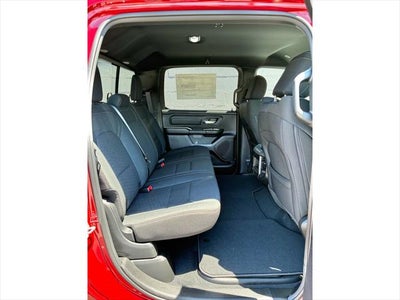 2026 RAM Ram 1500 EXPRESS CREW CAB 4X4 5'7' BOX