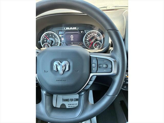 2026 RAM Ram 1500 EXPRESS CREW CAB 4X4 5'7' BOX