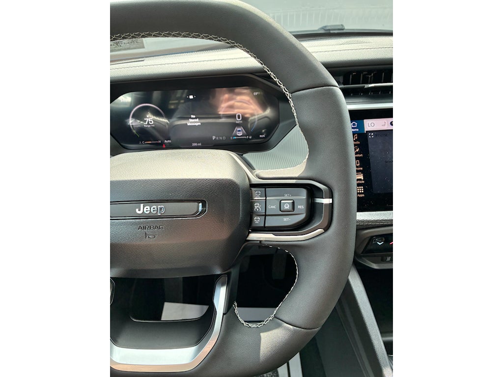 2026 Jeep Cherokee LAREDO 4X4