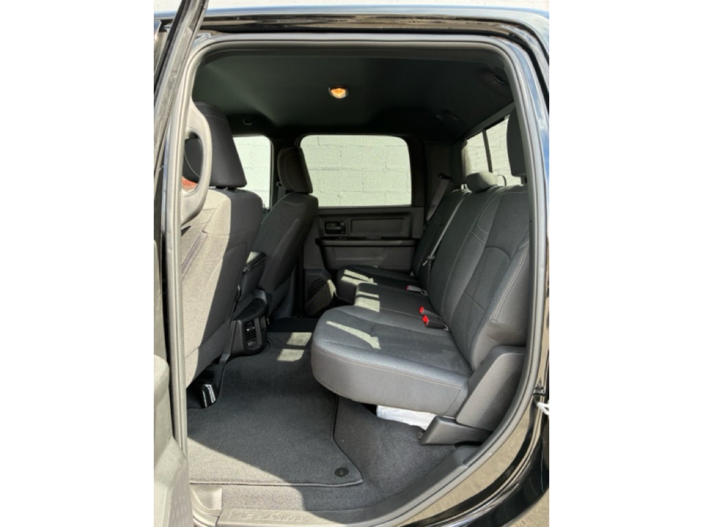 2026 RAM Ram 2500 RAM 2500 BLACK EXPRESS CREW CAB 4X4 6'4' BOX