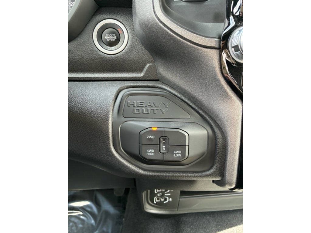 2026 RAM Ram 2500 RAM 2500 BLACK EXPRESS CREW CAB 4X4 6'4' BOX