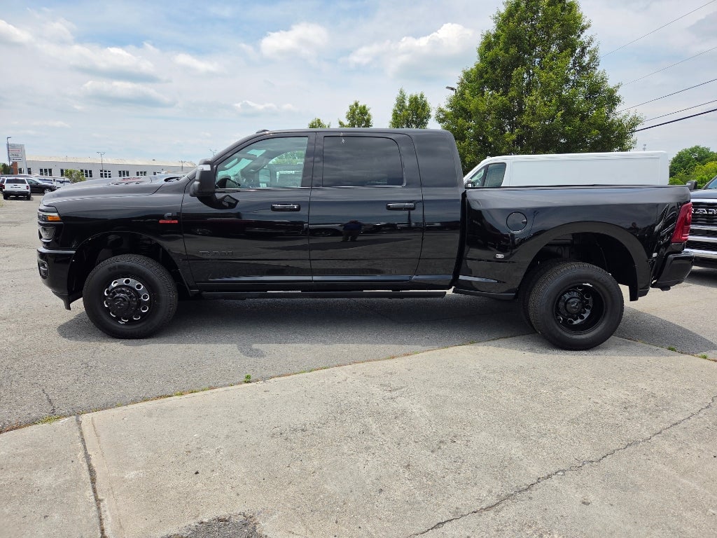 2026 RAM Ram 3500 RAM LARAMIE MEGA CAB 4X4 6'4' BOX