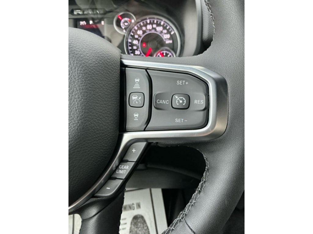 2025 RAM Ram 1500 RAM 1500 BIG HORN CREW CAB 4X4 5'7' BOX