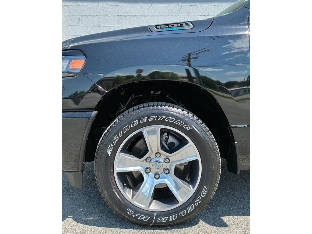 2026 RAM Ram 1500 EXPRESS CREW CAB 4X4 5'7' BOX