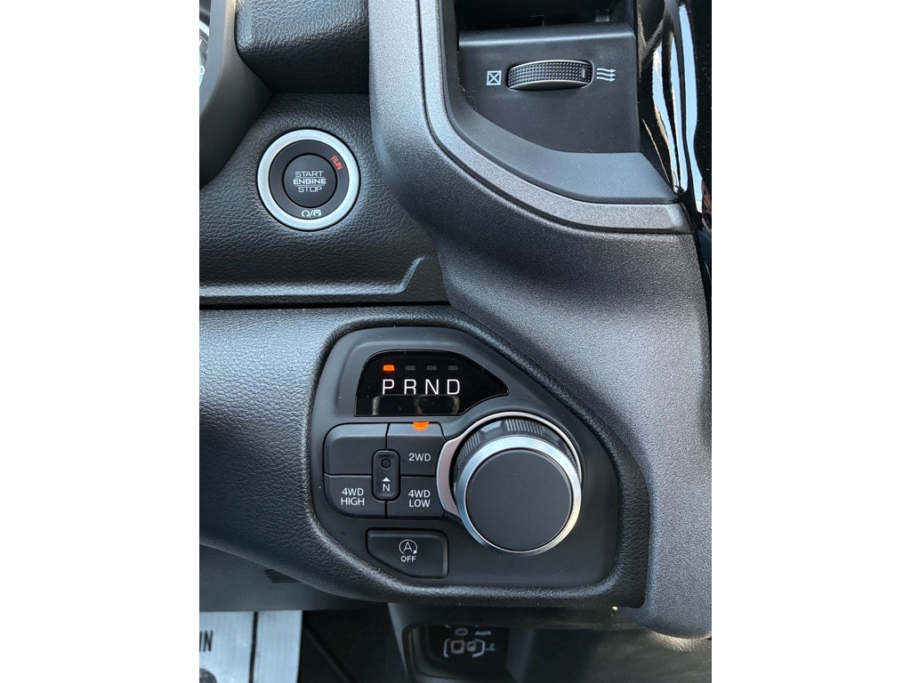 2026 RAM Ram 1500 EXPRESS CREW CAB 4X4 5'7' BOX