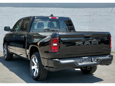 2026 RAM Ram 1500 EXPRESS CREW CAB 4X4 5'7' BOX