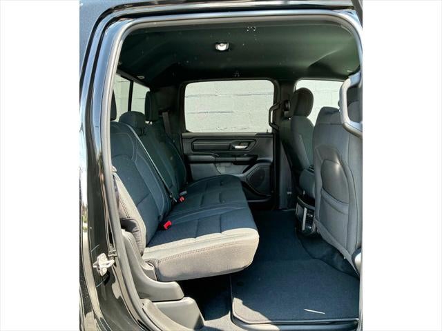 2026 RAM Ram 1500 EXPRESS CREW CAB 4X4 5'7' BOX