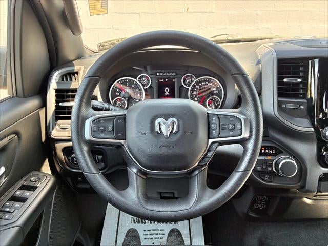 2026 RAM Ram 1500 EXPRESS CREW CAB 4X4 5'7' BOX